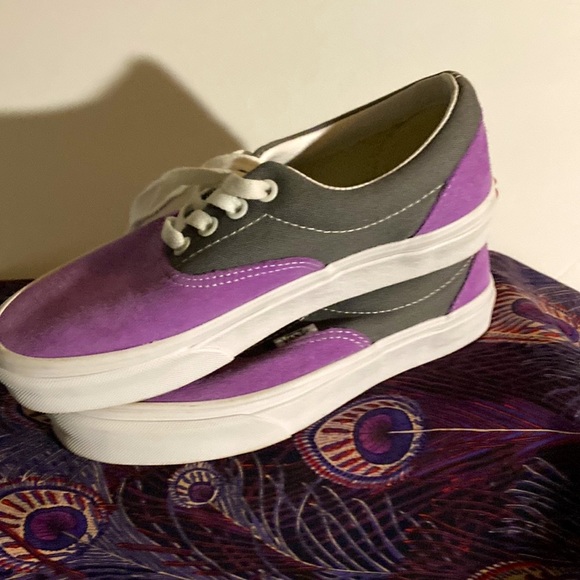 Vans “Off the Wall” ladies, as well as mens sneakers. 6.5 for woman, 5 for men. - Picture 3 of 8